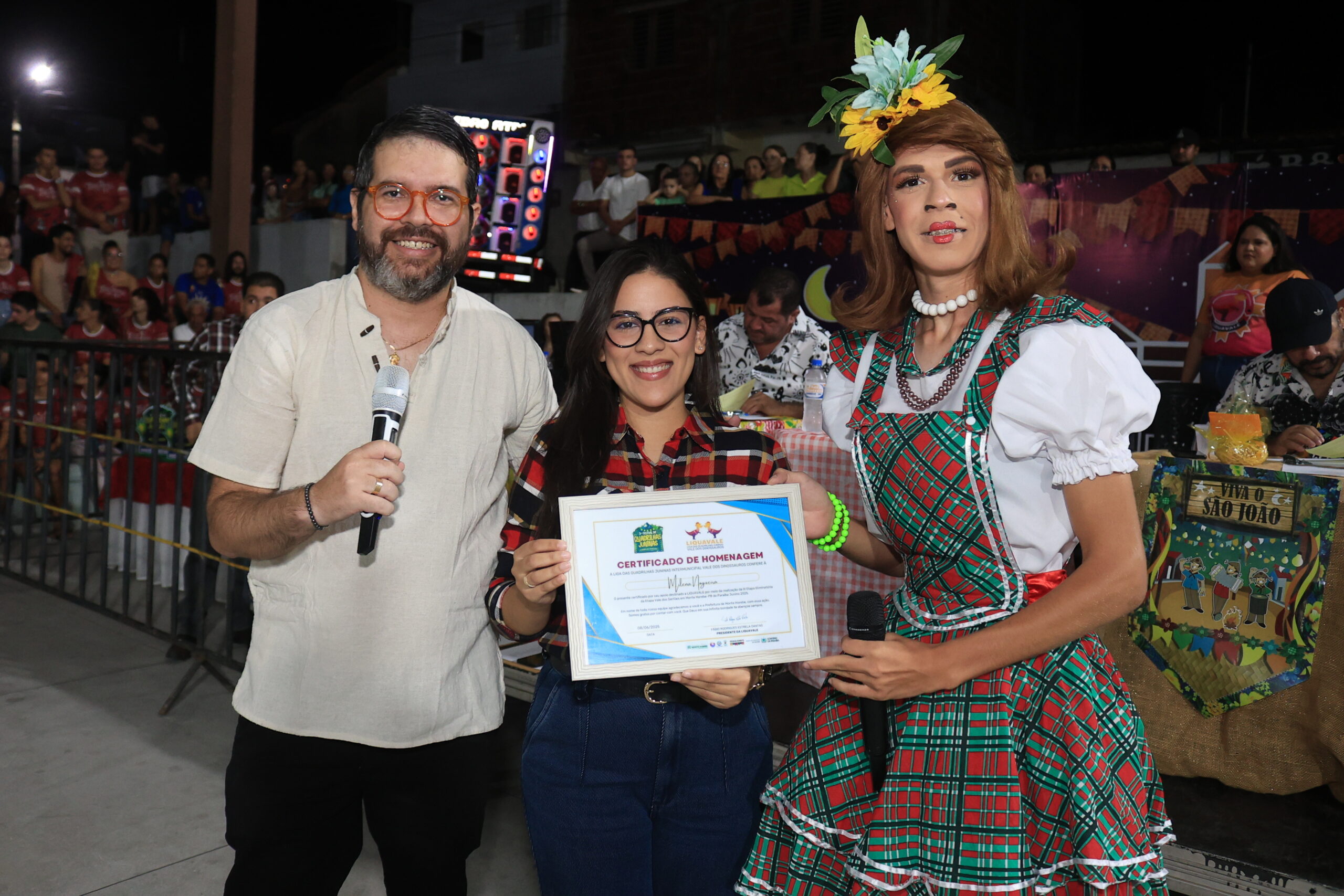Tradição e Emoção: Prefeita Milena Nogueira marca presença na III Etapa Vale dos Sertões do Festival de Quadrilhas e movimenta cidade de Monte Horebe IMG 5180 scaled - Tradição e Emoção: Prefeita Milena Nogueira marca presença na III Etapa Vale dos Sertões do Festival de Quadrilhas e movimenta cidade de Monte Horebe