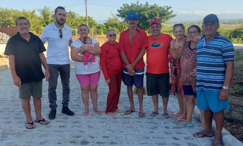 Em São João do Rio do Peixe: Prefeito Luiz Claudino supervisiona obra de calçamento na comunidade de Pilões luizsjrp 780x470 - Em São João do Rio do Peixe: Prefeito Luiz Claudino supervisiona obra de calçamento na comunidade de Pilões