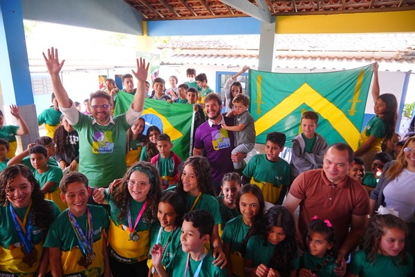 bruno - Bruno celebra conquista histórica de alunos da zona rural de Campina Grande: “Estamos colhendo os frutos do que plantamos desde 2021”