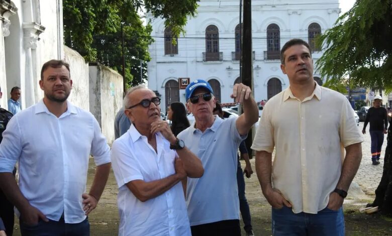 Prefeitura inicia operação para limpeza de fios em postes e combate à poluição visual nas ruas de João Pessoa cicerojp 780x470 - Prefeitura inicia operação para limpeza de fios em postes e combate à poluição visual nas ruas de João Pessoa