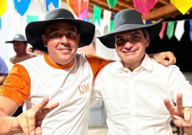 Após sucesso dos 66 anos, prefeito de São José da Lagoa Tapada anuncia Iguinho e Lulinha para 2026 com apoio de Murilo Galdino netoemurilo 667x470 - Após sucesso dos 66 anos, prefeito de São José da Lagoa Tapada anuncia Iguinho e Lulinha para 2026 com apoio de Murilo Galdino