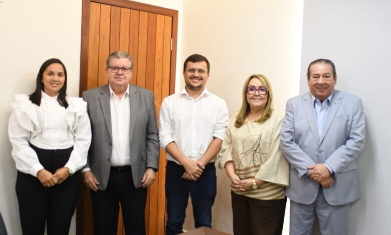 Deputado Gilbertinho e prefeita Kledyanne garantem novos investimentos para São José do Brejo do Cruz ao lado do governador sjbc 780x470 - Deputado Gilbertinho e prefeita Kledyanne garantem novos investimentos para São José do Brejo do Cruz ao lado do governador