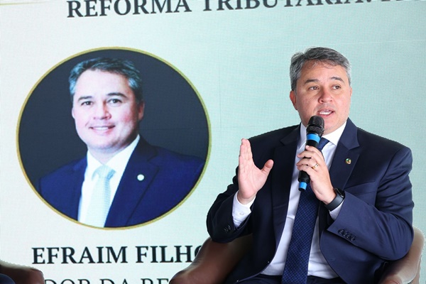 "Nenhum investidor coloca dinheiro onde a regra muda o tempo todo", diz Efraim em palestra para representantes da Associação Nacional de restaurantes em SP EFRAIM 1 - "Nenhum investidor coloca dinheiro onde a regra muda o tempo todo", diz Efraim em palestra para representantes da Associação Nacional de restaurantes em SP