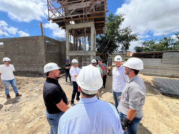 cg - Em Campina Grande: Prefeito Bruno Cunha Lima inicia semana vistoriando obras do Parque Linear no Severino Cabral