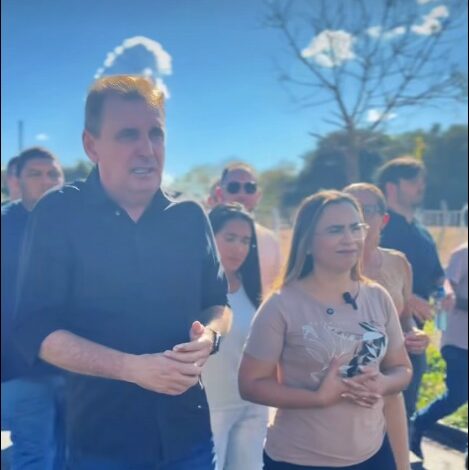 Deputado Chico Mendes e prefeita Adeilza vistoriaram obras de pavimentação asfáltica do Portal de entrada até a ponte que dá acesso à via principal em São Domingos chicom 469x470 - Deputado Chico Mendes e prefeita Adeilza vistoriaram obras de pavimentação asfáltica do Portal de entrada até a ponte que dá acesso à via principal em São Domingos