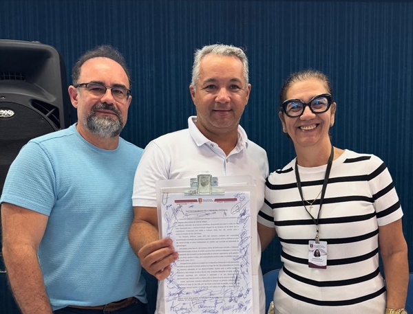 Prefeito de São Francisco, Geroncio Júnior, firma compromisso com a Primeira Infância geronciosf - Prefeito de São Francisco, Geroncio Júnior, firma compromisso com a Primeira Infância