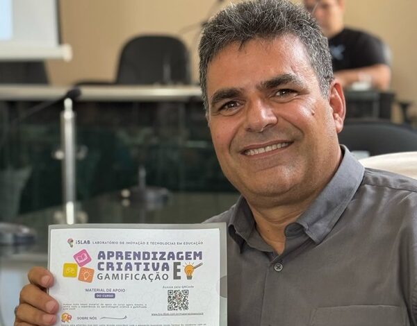Veríssimo Neto deixa Secretaria de Educação de São Domingos para novos rumos na carreira neto1 600x470 - Veríssimo Neto deixa Secretaria de Educação de São Domingos para novos rumos na carreira
