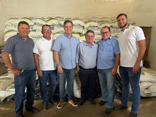 Prefeito de Bonito de Santa Fé, Ceninha Lucena participa de lançamento do Programa de Distribuição de Ração Animal em Cajazeiras Ceninha1 - Prefeito de Bonito de Santa Fé, Ceninha Lucena participa de lançamento do Programa de Distribuição de Ração Animal em Cajazeiras