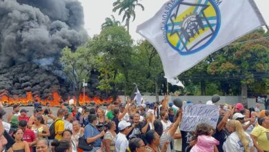 PROTESTO 390x220 - Protesto por moradia interdita por uma hora Avenida Agamenon Magalhães, no Recife