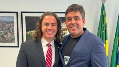 Story instagram comunicado importante moderno azul e amarelo 2 390x220 - Prefeito Neto de Coraci anuncia construção de nova praça em São José da Lagoa Tapada através de emenda do senador Veneziano no valor de R$ 396 mil