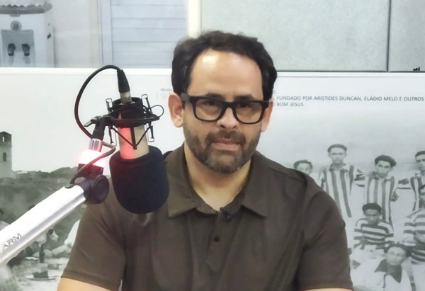 Eleições 2026: Dr. Athaíde Diniz reafirma pré-candidatura a deputado estadual e confirma apoio a Cícero Lucena para governador durante entrevista em Sousa athaided - Eleições 2026: Dr. Athaíde Diniz reafirma pré-candidatura a deputado estadual e confirma apoio a Cícero Lucena para governador durante entrevista em Sousa