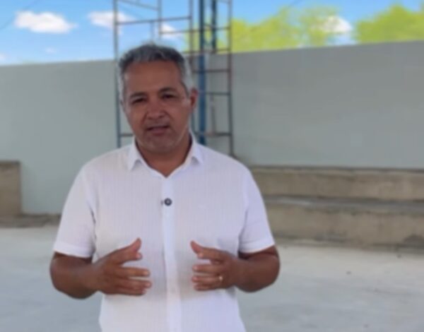 Prefeito Geroncio Junior acompanha reforma de ginásio e anuncia novas obras em São Francisco jr 2 600x470 - Prefeito Geroncio Junior acompanha reforma de ginásio e anuncia novas obras em São Francisco