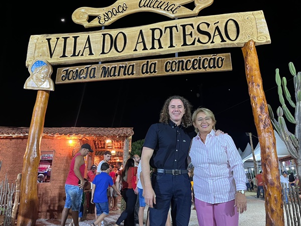 Veneziano participa da ExpoUna, em Uiraúna, e prefeita Leninha reafirma compromisso com sua reeleição leninhaeveneziano - Veneziano participa da ExpoUna, em Uiraúna, e prefeita Leninha reafirma compromisso com sua reeleição