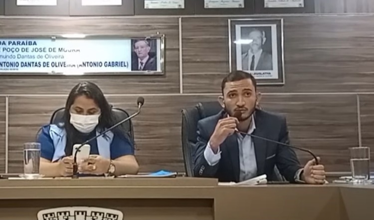 mack - Vereador Mack Macena denuncia demissões de servidores e acusa prefeita Laís Raquel de perseguição política