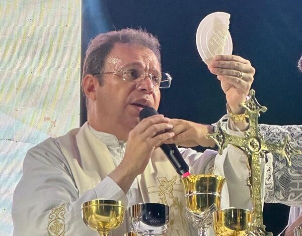 Do altar para o Senado? Convite a Padre Fabrício como possível candidato ao Senado em chapa majoritária sacode a política da Paraíba padre1 600x470 - Do altar para o Senado? Convite a Padre Fabrício como possível candidato ao Senado em chapa majoritária sacode a política da Paraíba