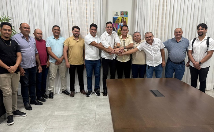 ronaldo - Prefeito de Lastro, vice, vereadores e lideranças locais oficializam apoio a Lucas Ribeiro para o Governo da Paraíba