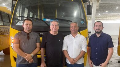 sf1 390x220 - São Francisco é contemplado com novo ônibus escolar entregue pelo governador João Azevedo