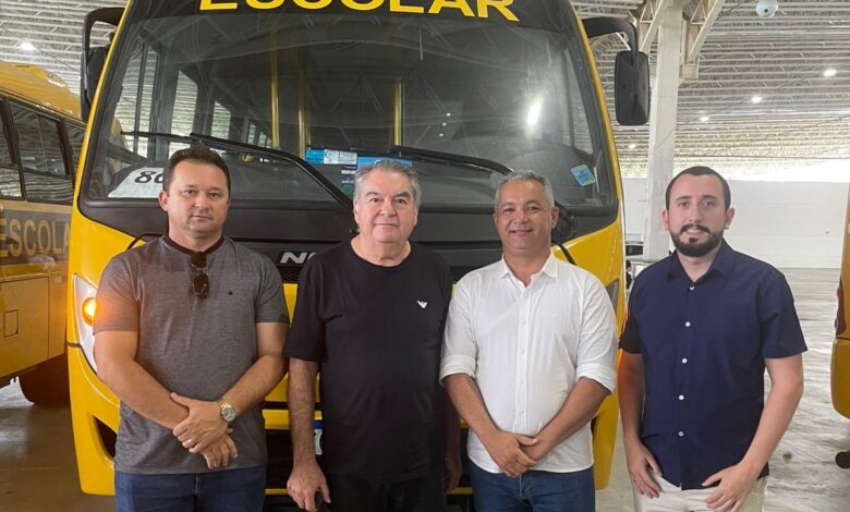 São Francisco é contemplado com novo ônibus escolar entregue pelo governador João Azevedo sf1 780x470 - São Francisco é contemplado com novo ônibus escolar entregue pelo governador João Azevedo