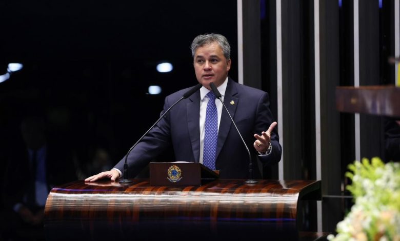 Senador Efraim Filho defende uma “Política Nacional de Proteção ao Ambiente Escolar” durante homenagem ao Dia do Professor EFRAIM1 780x470 - Senador Efraim Filho defende uma “Política Nacional de Proteção ao Ambiente Escolar” durante homenagem ao Dia do Professor