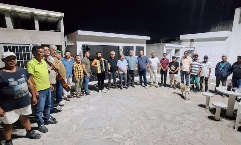 Gilvandro 780x470 - Prefeito de Belo Jardim surpreende ao inaugurar seu próprio túmulo com festa e convidados