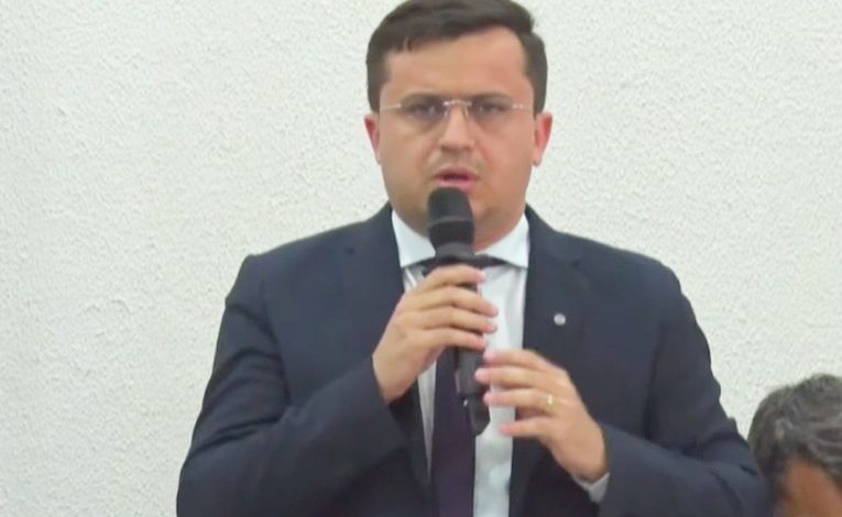 Deputado Gilbertinho celebra licitação de obras que irão interligar regiões do Sertão durante sessão itinerante da ALPB em Sousa depgil 765x470 - Deputado Gilbertinho celebra licitação de obras que irão interligar regiões do Sertão durante sessão itinerante da ALPB em Sousa