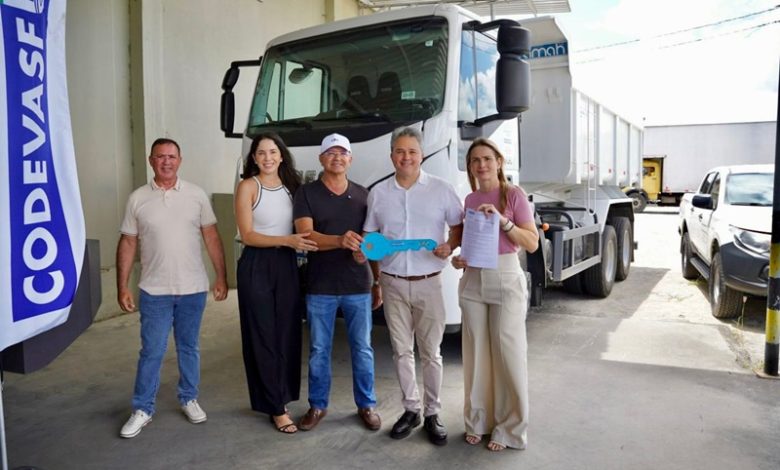 Efraim Filho entrega máquinas a Campina Grande, Catolé do Rocha, Barra de Santa Rosa e Santa Inês e reforça compromisso com o desenvolvimento da Paraíba efraim4 780x470 - Efraim Filho entrega máquinas a Campina Grande, Catolé do Rocha, Barra de Santa Rosa e Santa Inês e reforça compromisso com o desenvolvimento da Paraíba