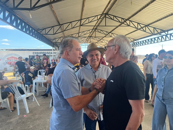 gravata2 - Eleições 2026: Cícero Lucena, Veneziano e Nabor Wanderley se encontram em evento no sertão e demonstram gesto de harmonia