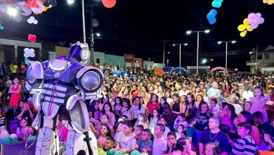 joca1 390x220 - Prefeitura de Joca Claudino realiza grande festa em comemoração ao Dia da Criança Feliz e reúne multidão na praça pública