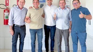 neto 390x220 - Ao lado do deputado Chico Mendes, prefeito de São José da Lagoa Tapada, Neto de Coraci acompanha Lucas Ribeiro em agenda pelo Sertão e reforça apoio ao projeto para 2026