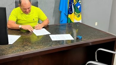 Decreto polêmico da prefeitura de Alexandria de proibir mesas e tendas durante as festividades de emancipação política do município provoca reação da ex-prefeita Jeane Saraiva e moradores; VEJA raimundinho 390x220 - Decreto polêmico da prefeitura de Alexandria de proibir mesas e tendas durante as festividades de emancipação política do município provoca reação da ex-prefeita Jeane Saraiva e moradores; VEJA