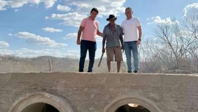 Prefeito de Lastro, Dr. Ronaldo entrega passagem molhada e visita obras da nova escola na Comunidade de Boa Esperança ronaldo1 390x220 - Prefeito de Lastro, Dr. Ronaldo entrega passagem molhada e visita obras da nova escola na Comunidade de Boa Esperança