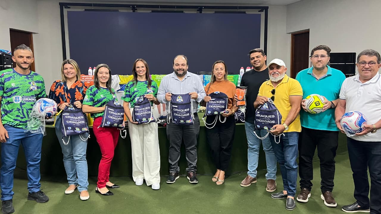Prefeitura de Uiraúna realiza entrega dos kits da Escolinha Craques do Futuro e reforça compromisso com o esporte una3 - Prefeitura de Uiraúna realiza entrega dos kits da Escolinha Craques do Futuro e reforça compromisso com o esporte