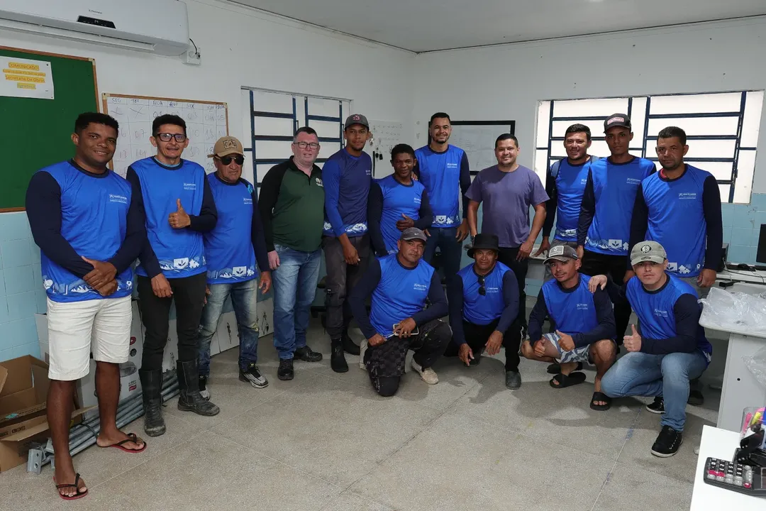 Secretaria de Obras de Monte Horebe realiza entrega de novos fardamentos aos servidores 2gmh - Secretaria de Obras de Monte Horebe realiza entrega de novos fardamentos aos servidores