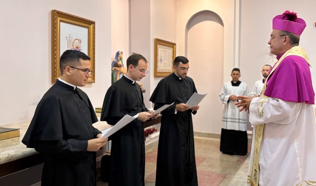 Sousense Marcos Vinícius é ordenado diácono em emocionante celebração na Catedral de Cajazeiras 2p - Sousense Marcos Vinícius é ordenado diácono em emocionante celebração na Catedral de Cajazeiras