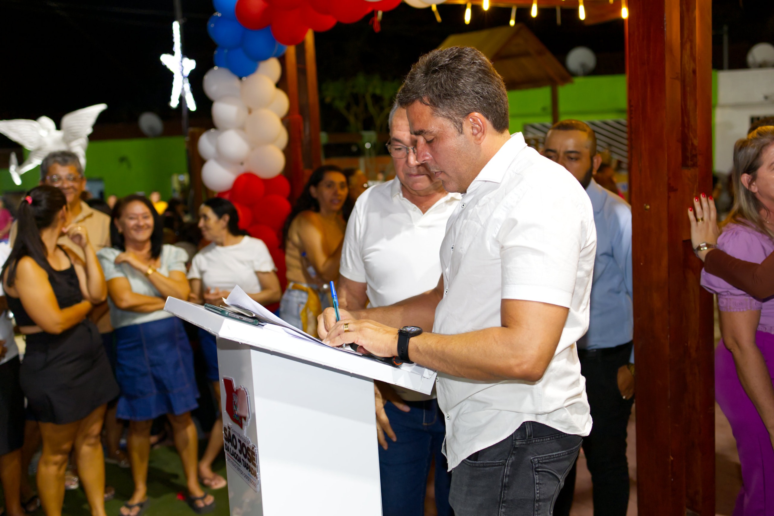 Prefeito Neto de Coraci e deputado Chico Mendes inauguram praça e entregam novos veículos em São José da Lagoa Tapada NETO02 - Prefeito Neto de Coraci e deputado Chico Mendes inauguram praça e entregam novos veículos em São José da Lagoa Tapada
