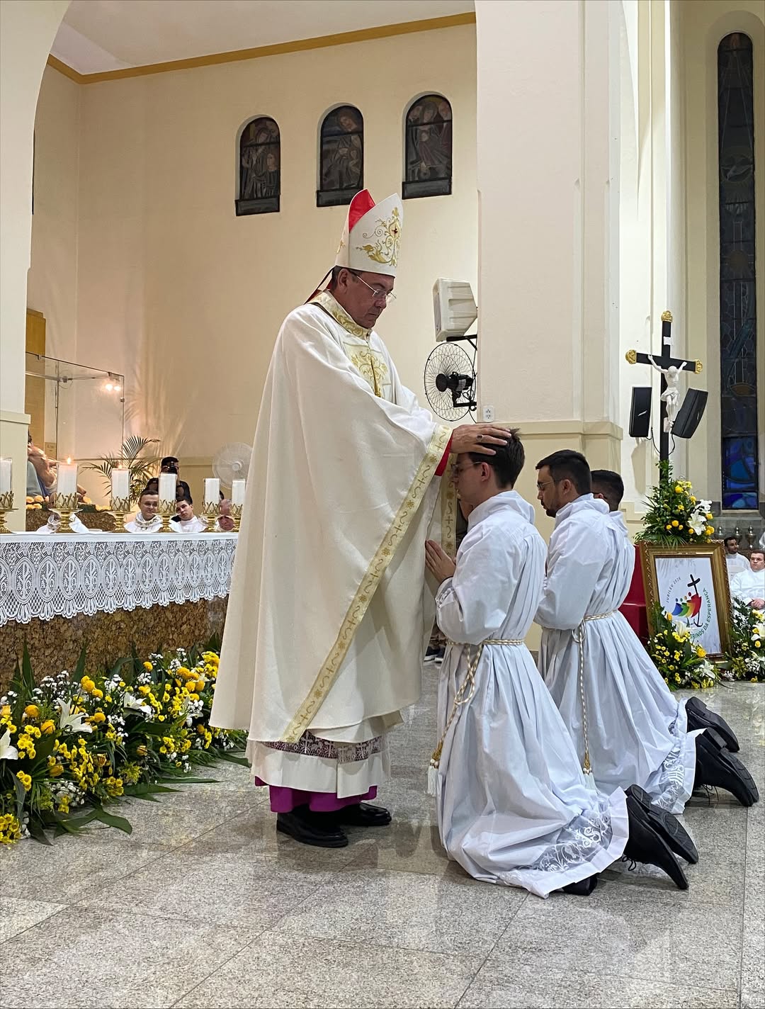 Sousense Marcos Vinícius é ordenado diácono em emocionante celebração na Catedral de Cajazeiras SaveClip.App 572029410 18296658208281195 6820206670315988032 n - Sousense Marcos Vinícius é ordenado diácono em emocionante celebração na Catedral de Cajazeiras