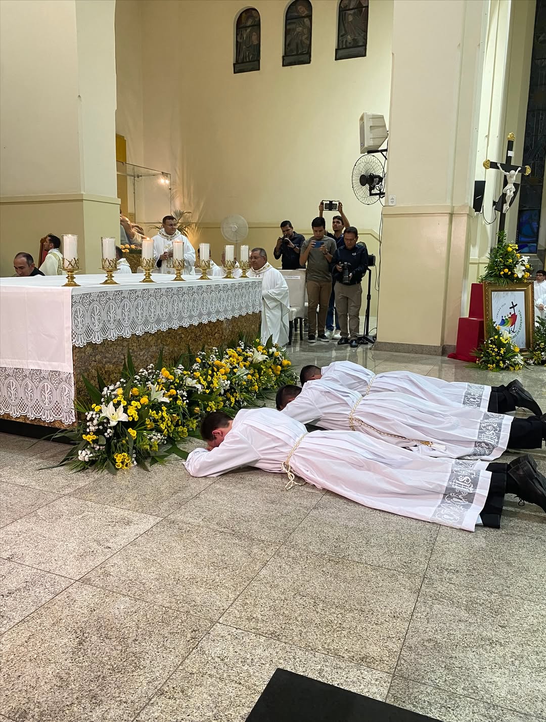Sousense Marcos Vinícius é ordenado diácono em emocionante celebração na Catedral de Cajazeiras SaveClip.App 572505270 18296658196281195 1257592927410545187 n - Sousense Marcos Vinícius é ordenado diácono em emocionante celebração na Catedral de Cajazeiras
