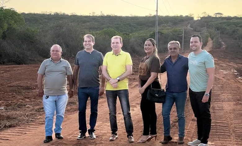Chico Mendes e Bal Lins acompanham início das obras da estrada que liga a PB-400 à Serra do Vital em São José de Piranhas chicoebalsjp1 780x470 - Chico Mendes e Bal Lins acompanham início das obras da estrada que liga a PB-400 à Serra do Vital em São José de Piranhas
