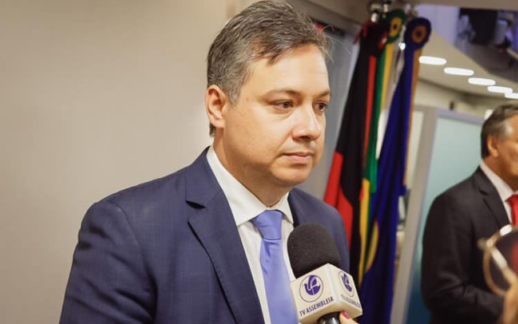 Deputado Júnior Araújo cobra providências após liberação excessiva de água reduzir drasticamente o nível do Açude Engenheiro Ávidos junior araujo foto edcarlos santana 750x470 - Deputado Júnior Araújo cobra providências após liberação excessiva de água reduzir drasticamente o nível do Açude Engenheiro Ávidos