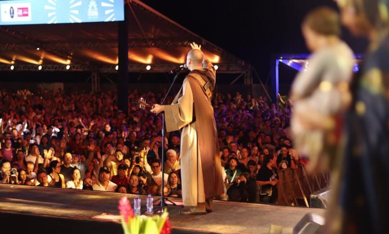 Frei Gilson reúne multidão histórica em mais de 500 mil pessoas no Celebra João Pessoa no Busto de Tamandaré SaveClip.App 607451786 18548166214028921 2450249726424088226 n 780x470 - Frei Gilson reúne multidão histórica em mais de 500 mil pessoas no Celebra João Pessoa no Busto de Tamandaré