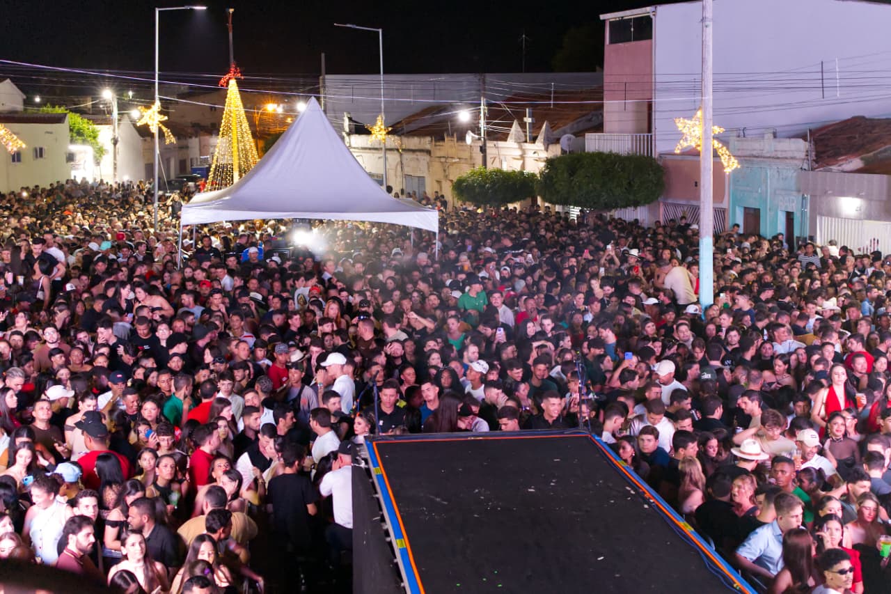 Festa de fim de ano reúne multidão, movimenta a cidade e celebra novo momento administrativo em São José da Lagoa Tapada Sem titulosjlt3 - Festa de fim de ano reúne multidão, movimenta a cidade e celebra novo momento administrativo em São José da Lagoa Tapada