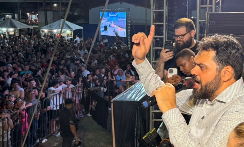 Festa dos 64 anos de Cachoeira dos Índios entra para a história e prefeito dispara: “Prometeram Calcinha Preta e não veio; eu trouxe” alyson01 780x470 - Festa dos 64 anos de Cachoeira dos Índios entra para a história e prefeito dispara: “Prometeram Calcinha Preta e não veio; eu trouxe”
