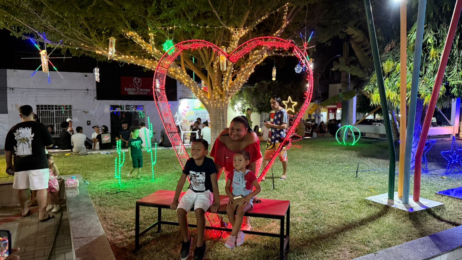 Ao lado do Prefeito João Neto, deputado Chico Mendes participa do acendimento das luzes de natal em Aparecida chicoaparecida3 - Ao lado do Prefeito João Neto, deputado Chico Mendes participa do acendimento das luzes de natal em Aparecida