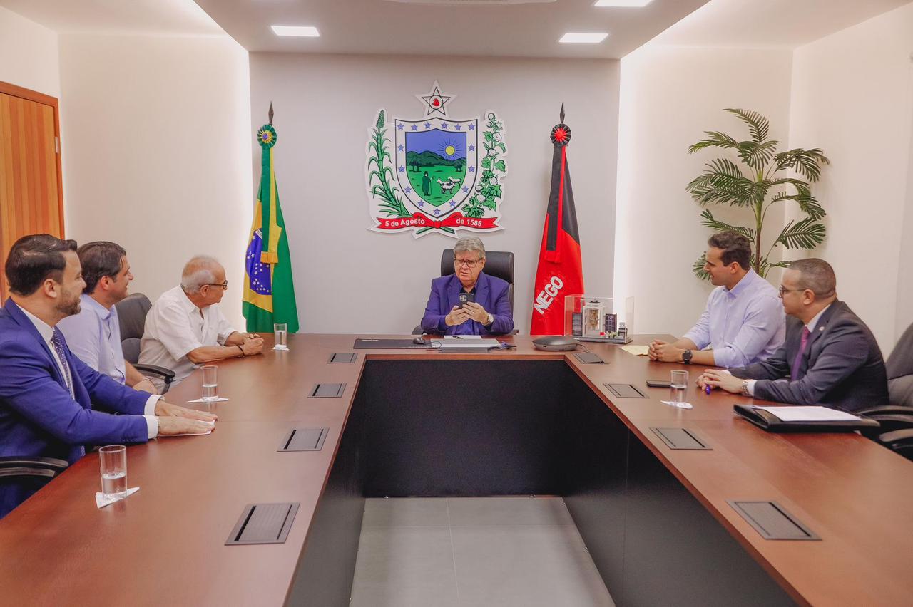 Disputa política em segundo plano: Prefeito Cícero Lucena assina termo de cessão da Estação das Artes para instalação de Centro de Computação Quântica joaoecicero2 - Disputa política em segundo plano: Prefeito Cícero Lucena assina termo de cessão da Estação das Artes para instalação de Centro de Computação Quântica