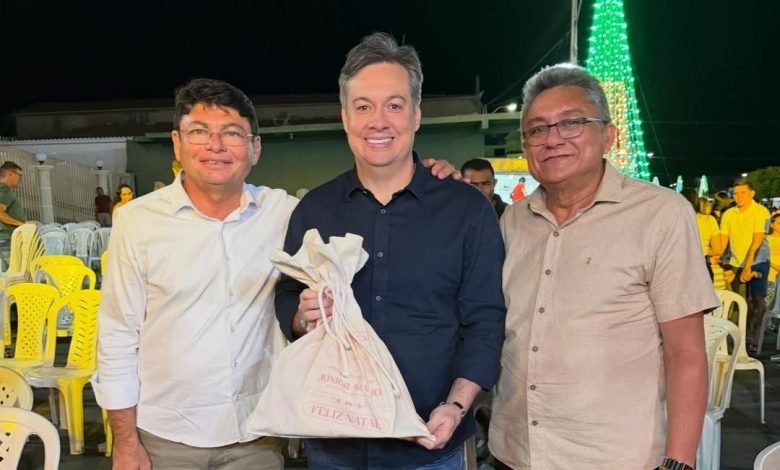 Deputado Júnior Araújo prestigia acender das luzes de Natal em Jericó ao lado do prefeito Kadson Monteiro jr 1 780x470 - Deputado Júnior Araújo prestigia acender das luzes de Natal em Jericó ao lado do prefeito Kadson Monteiro