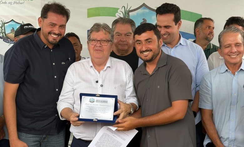 Em Nazarezinho: Governador João Azevêdo é homenageado com título de cidadão nazarezinhense lucasnaza 780x470 - Em Nazarezinho: Governador João Azevêdo é homenageado com título de cidadão nazarezinhense