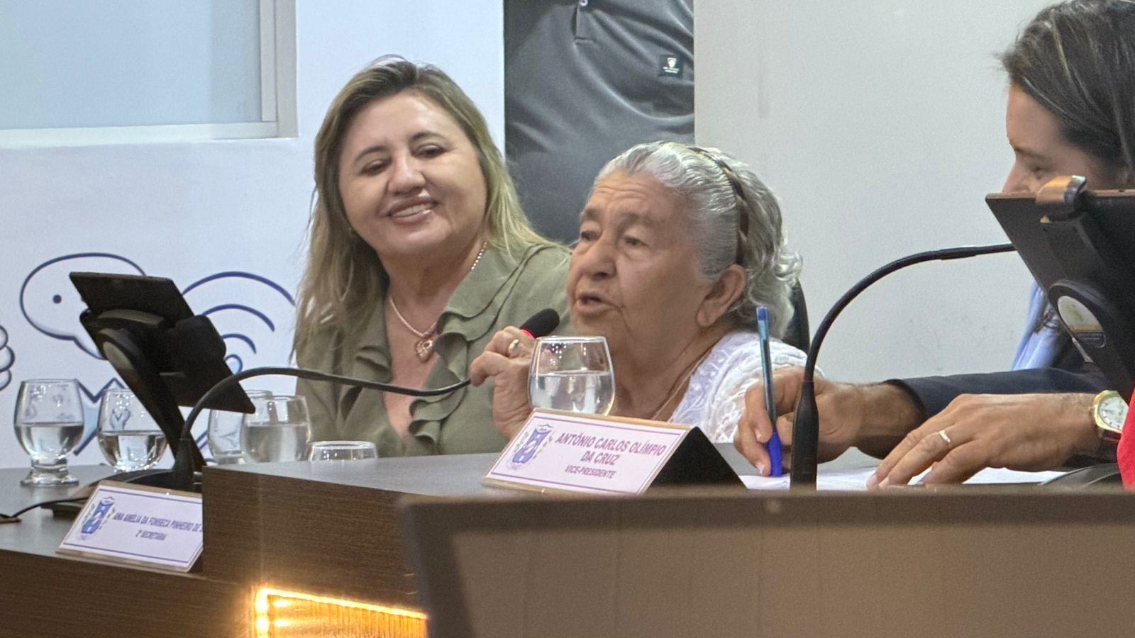 Toinho Magalhães é empossado novo presidente da Câmara Municipal de Uiraúna em sessão solene lotada UNA06 - Toinho Magalhães é empossado novo presidente da Câmara Municipal de Uiraúna em sessão solene lotada