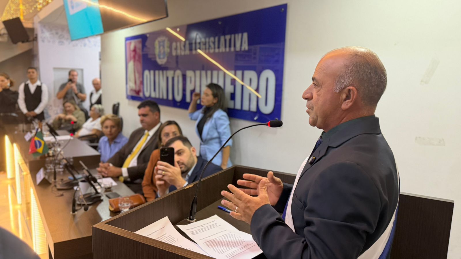 Toinho Magalhães é empossado novo presidente da Câmara Municipal de Uiraúna em sessão solene lotada UNA08 - Toinho Magalhães é empossado novo presidente da Câmara Municipal de Uiraúna em sessão solene lotada