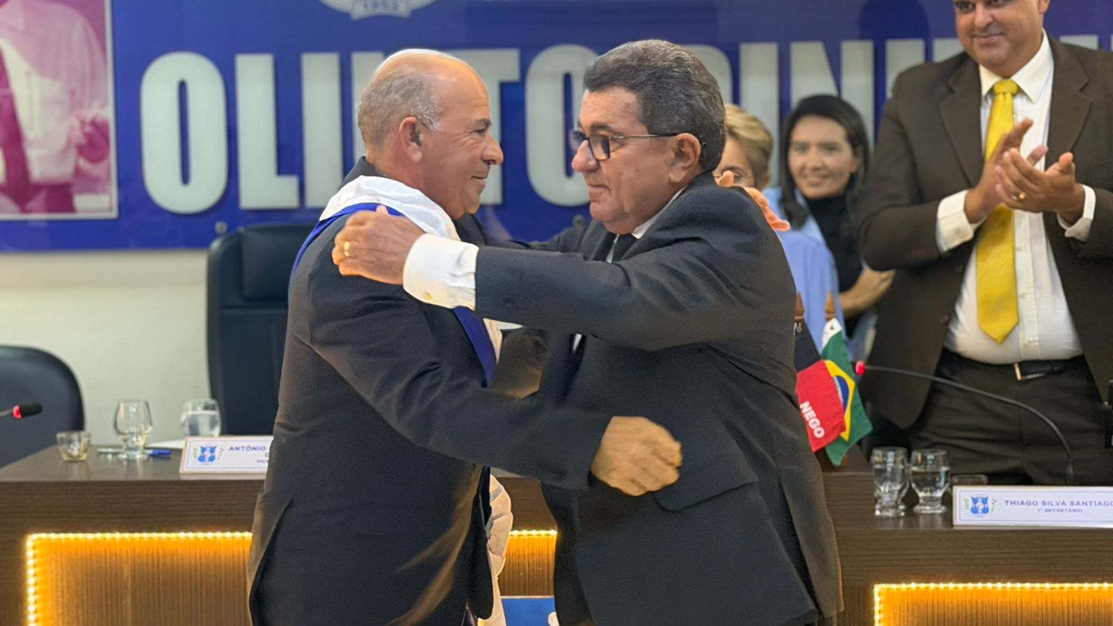 Toinho Magalhães é empossado novo presidente da Câmara Municipal de Uiraúna em sessão solene lotada UNA12 - Toinho Magalhães é empossado novo presidente da Câmara Municipal de Uiraúna em sessão solene lotada
