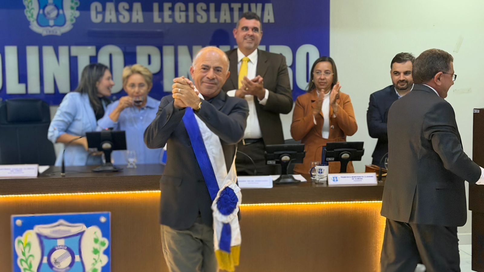 Toinho Magalhães é empossado novo presidente da Câmara Municipal de Uiraúna em sessão solene lotada UNA13 - Toinho Magalhães é empossado novo presidente da Câmara Municipal de Uiraúna em sessão solene lotada